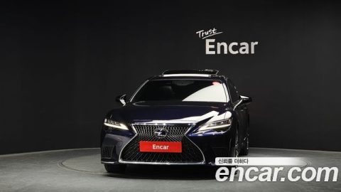 Lexus LS 2022